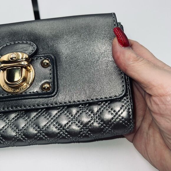 Marc Jacobs Made in Italy Metallic Quilted Leather Faux Lock Front Wristlet - Picture 2 of 14